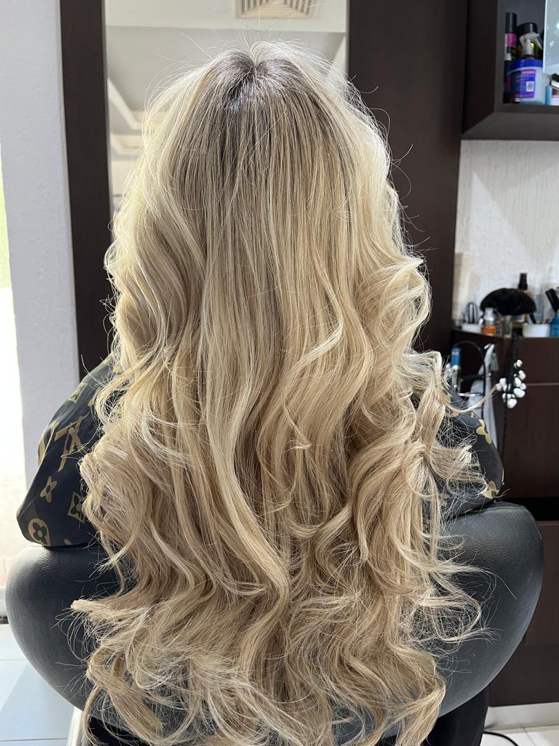 Balayage rubio realizado en Dayana Athelier 18